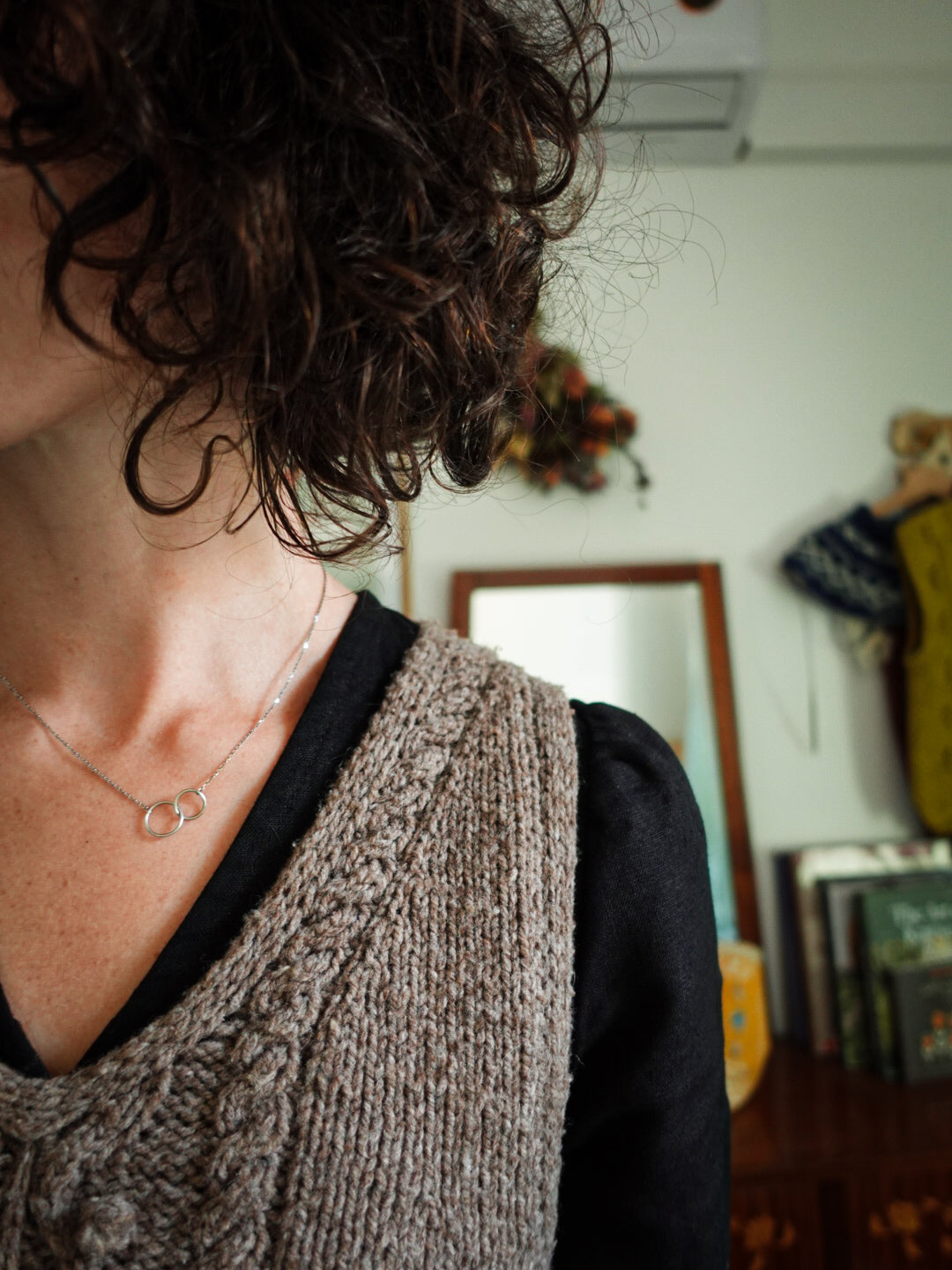 MEANDER VEST